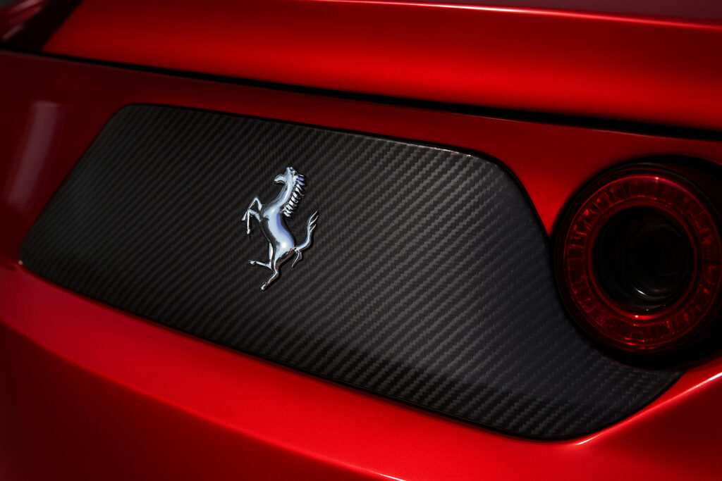 イタリアSforza社、英国Kahn社をはじめ、EU・英国の高品質カーボンパーツや限定スペシャルパーツを、安心して手に入れることができます。