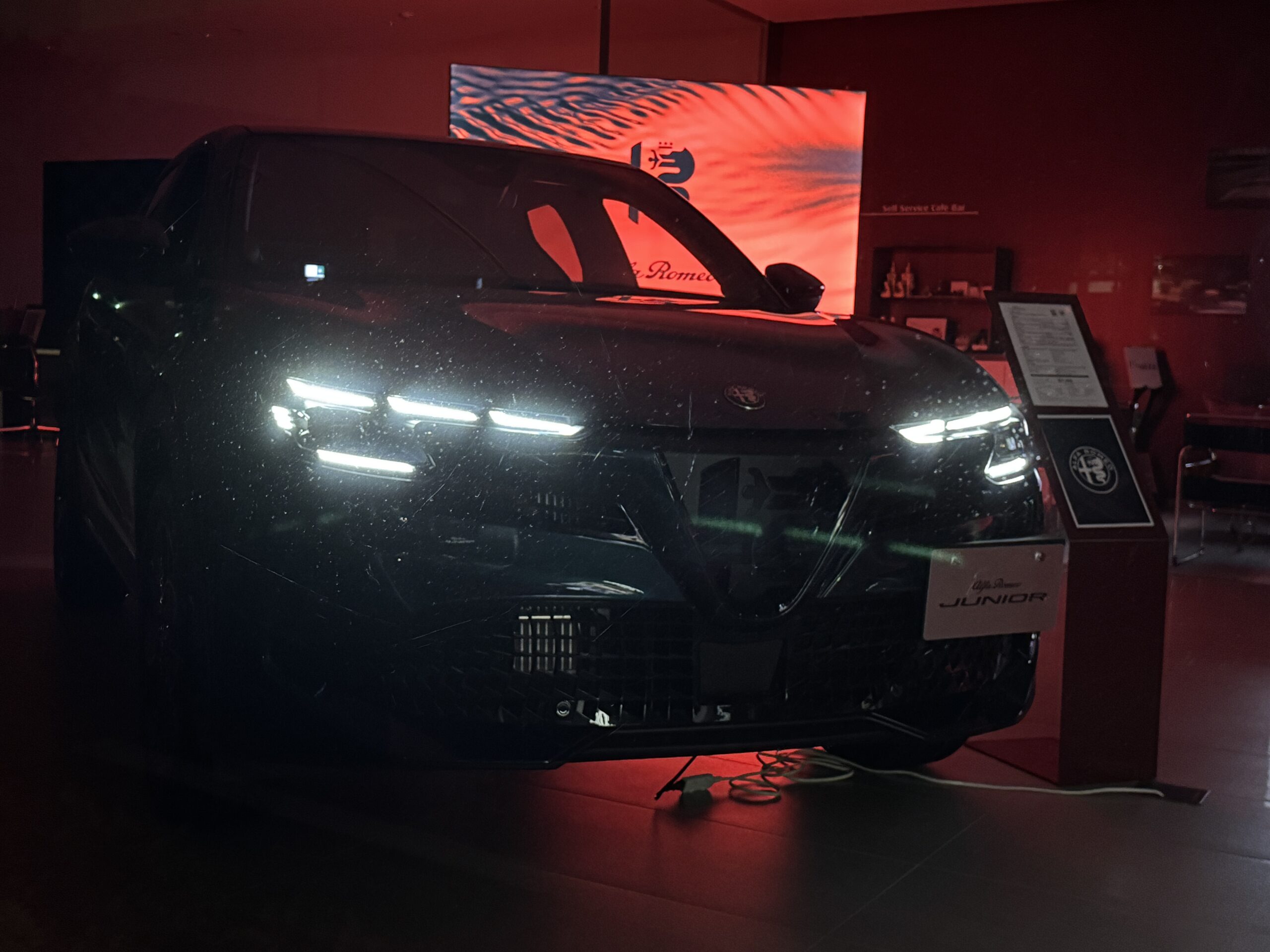 アバルト アルファロメオ　フェラーリ ディフェンダーパーツ販売/UNLIMITED