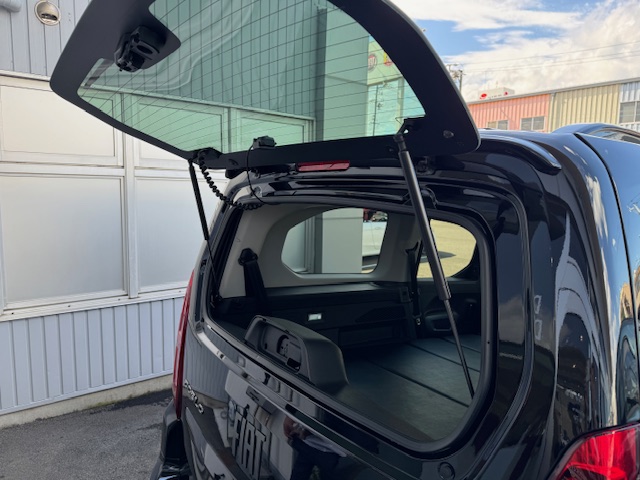 フィアット アバルト岐阜で限定80台のFIATドブロ Maxi 5 Black Editionを展示。ベッドキット装備車の詳細レビューに加え、UNLIMITEDならではのカスタム提案力をご紹介します。