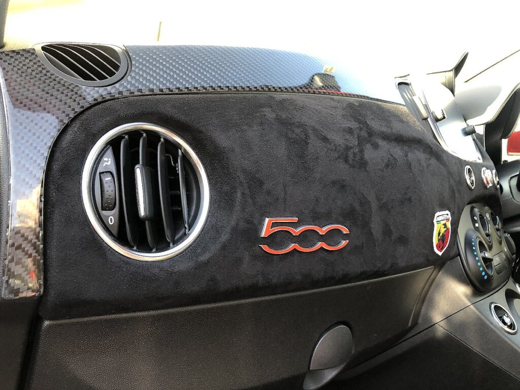 UNLIMITEオリジナル アバルト595 695カーボンダッシュパネル