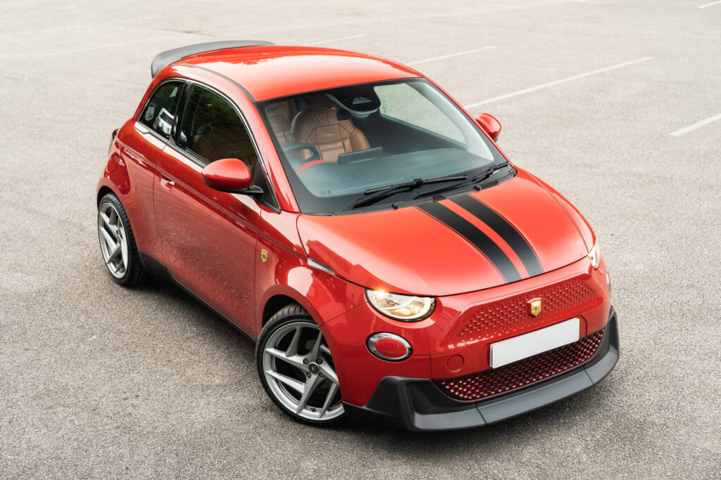 限定Kahn Design FIAT 500e Designio Rosso、都市で映える電動グランドツアラーのスタイリング UNLIMITED PARTS SALES