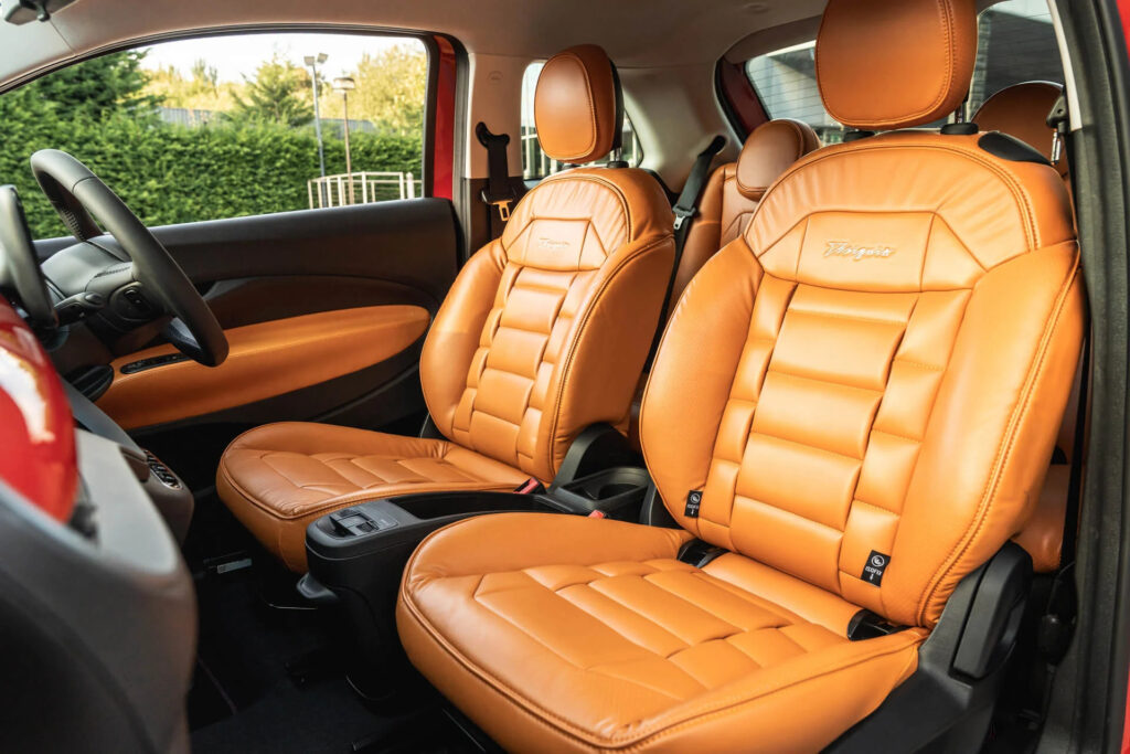 「Kahn Design監修のFIAT 500e Designio Rosso、イタリアの情熱と英国精密デザインを融合した限定EV UNLIMITED PARTS SALES