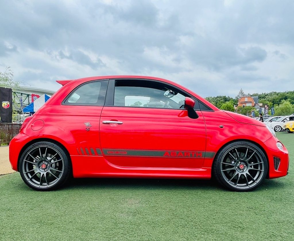 アバルト 695 ビポスト専用カスタムパーツ装着車 UNLIMITED